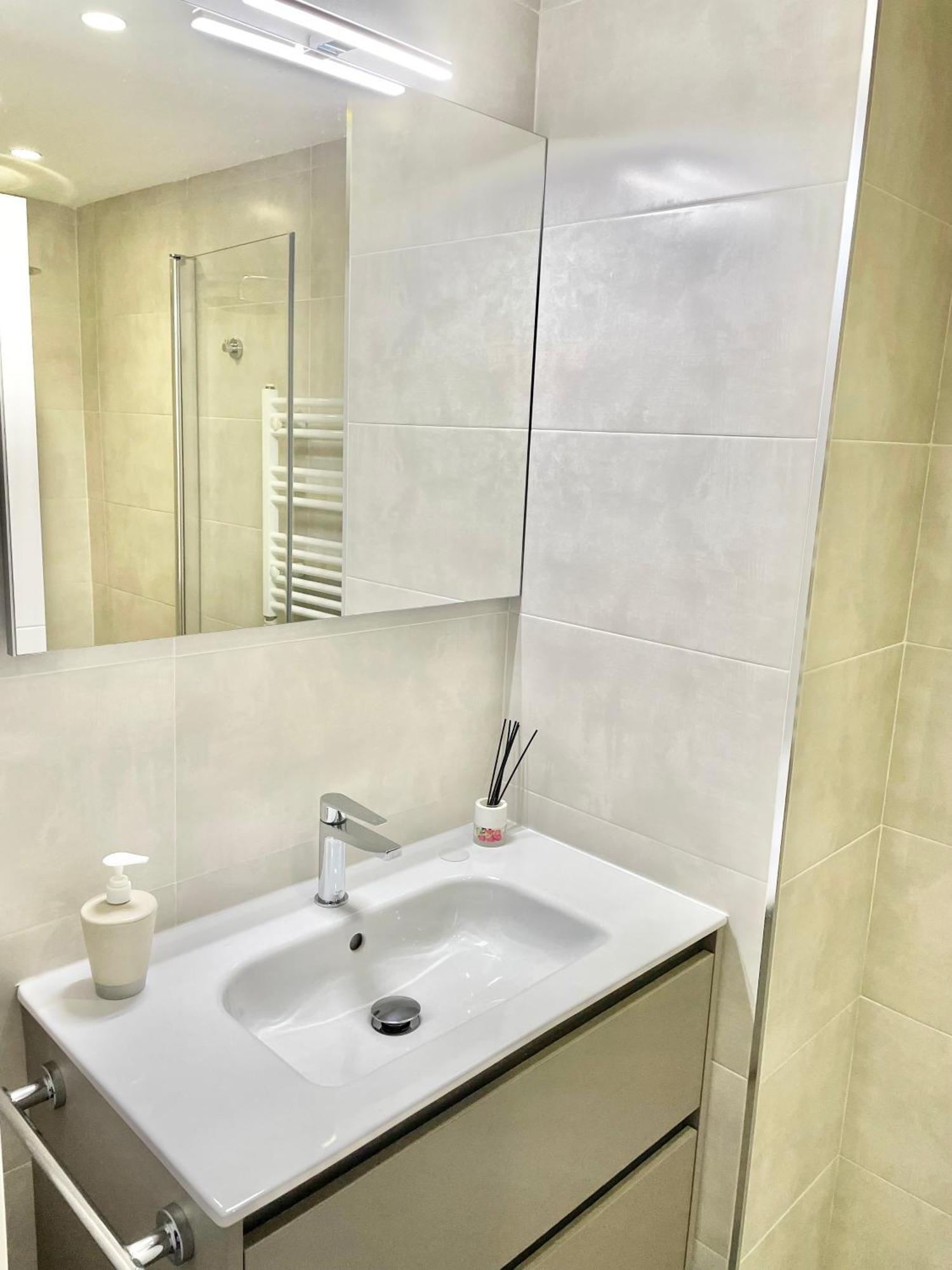 Apartamento San Lorenzo Playa. Vistas Al Mar. Gijón Exterior foto
